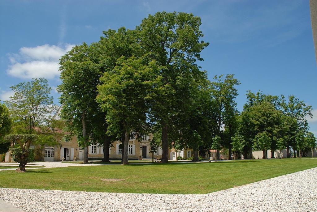 Hôtel Le Logis du Péré à Saint-Coutant-le-Grand Extérieur photo